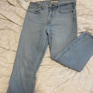 Levi’s wedgie straight light wash jeans